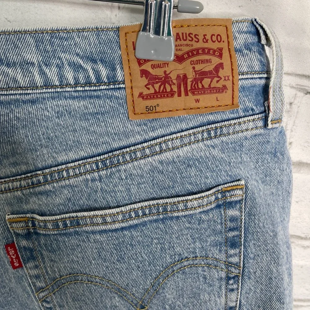 Levis 501 Denim Cutoff Shorts Womens 33 High Rise Distressed Light Wash - Picture 2 of 5